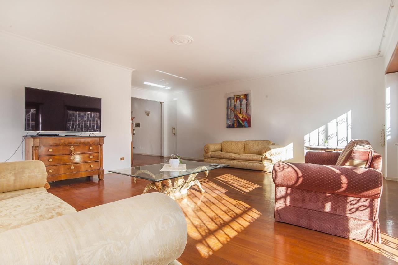 Eur Luminous And Large Family Terrace Apartment ローマ エクステリア 写真