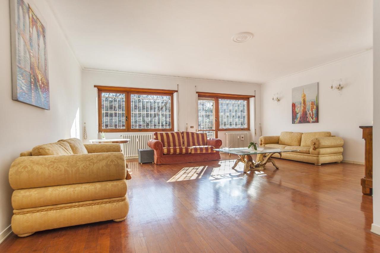 Eur Luminous And Large Family Terrace Apartment ローマ エクステリア 写真