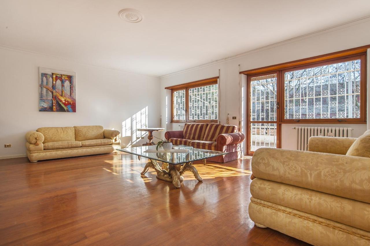 Eur Luminous And Large Family Terrace Apartment ローマ エクステリア 写真