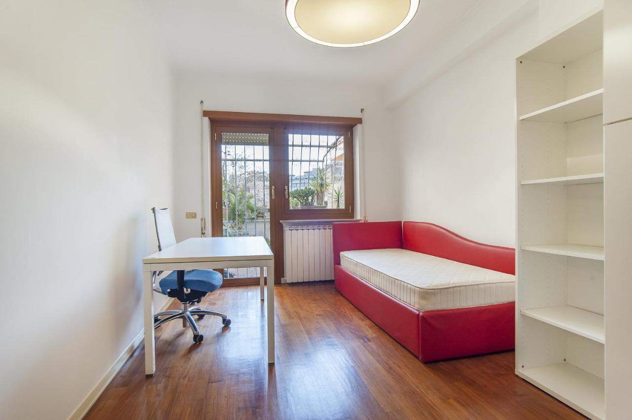 Eur Luminous And Large Family Terrace Apartment ローマ エクステリア 写真